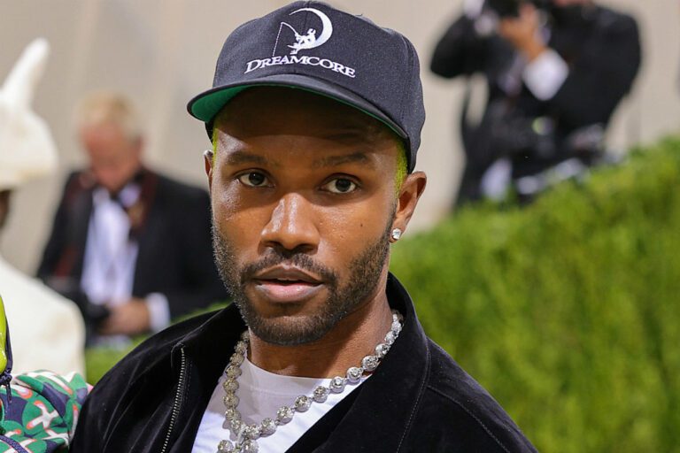 Frank Ocean Pic Shows Him With Long Hair Now, Fans in Disbelief