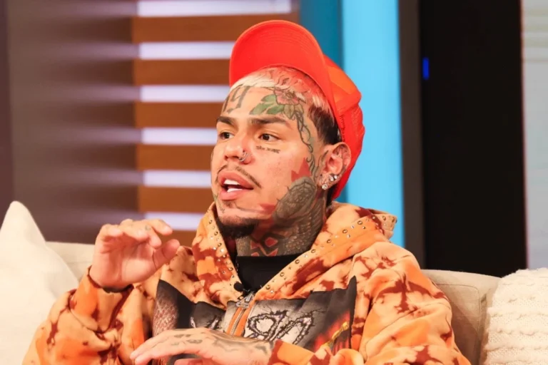 6ix9ine Attacks Man at Mall, Put on House Arrest – Report